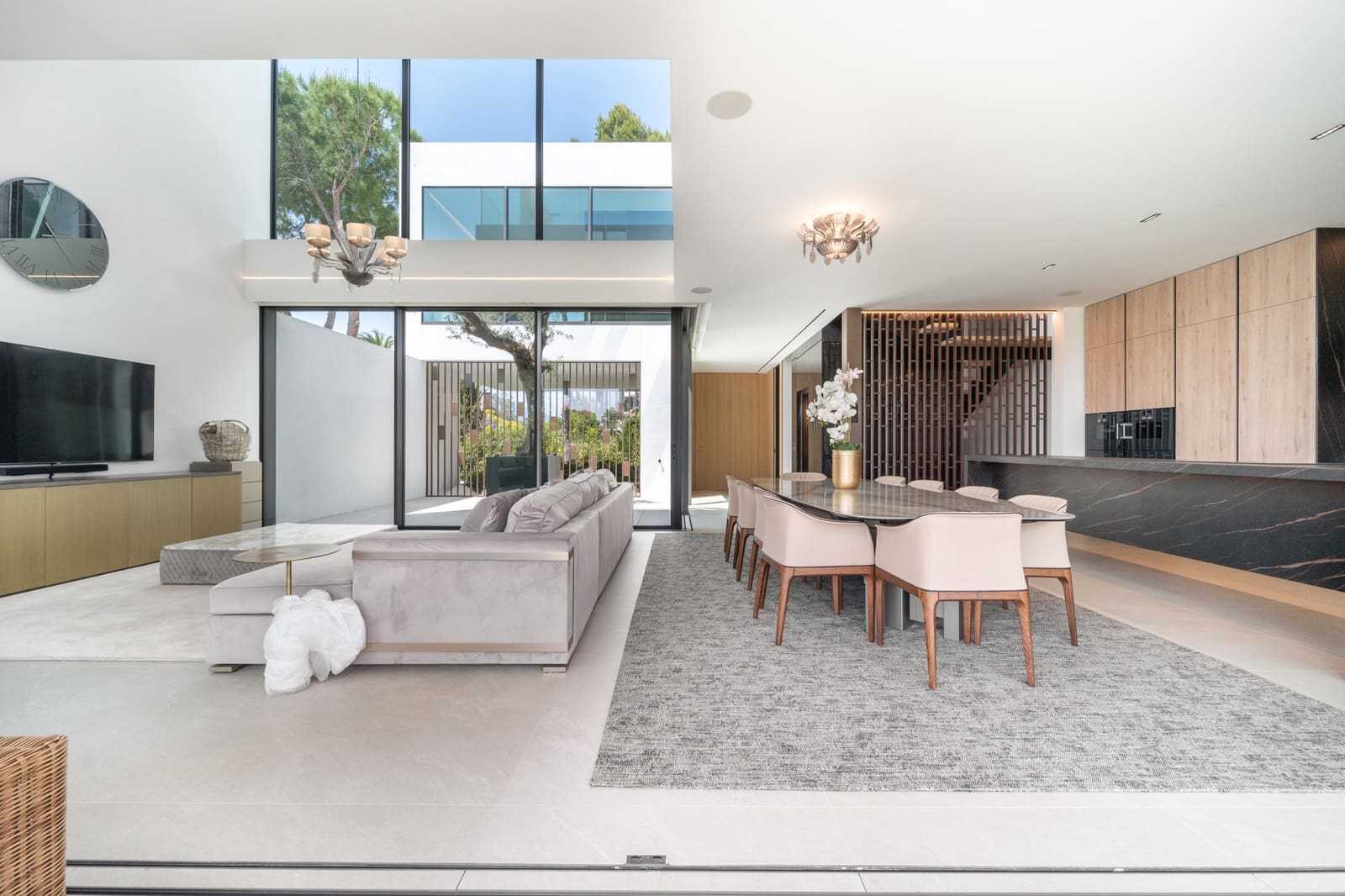 4 bedroom Semi-detached Villa for sale in Marbella with pool garage - € 5,000,000 (Ref: 8551260)