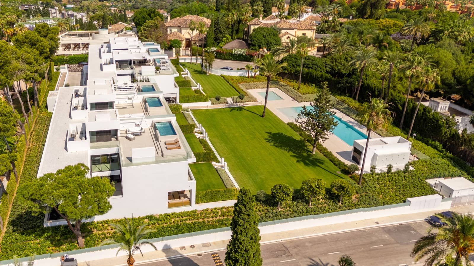 4 bedroom Semi-detached Villa for sale in Marbella with pool garage - € 5,000,000 (Ref: 8551260)