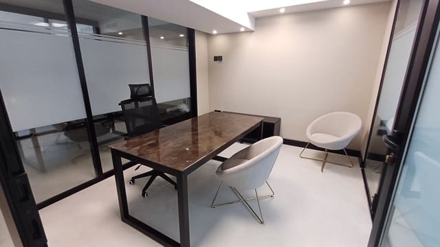Toimisto vuokrattavana paikassa Golden Mile, Marbella mukana 
autotalli - 2 400 € (Ref: 8560826)