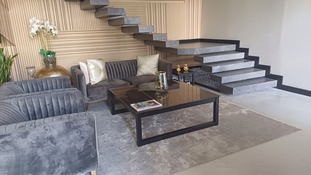Toimisto vuokrattavana paikassa Golden Mile, Marbella mukana 
autotalli - 2 400 € (Ref: 8560826)