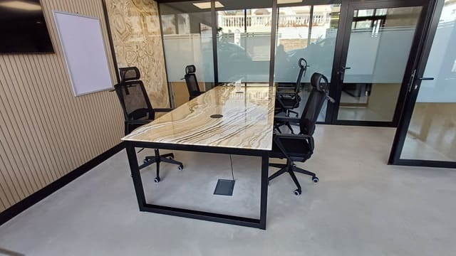 Toimisto vuokrattavana paikassa Golden Mile, Marbella mukana 
autotalli - 2 400 € (Ref: 8560826)