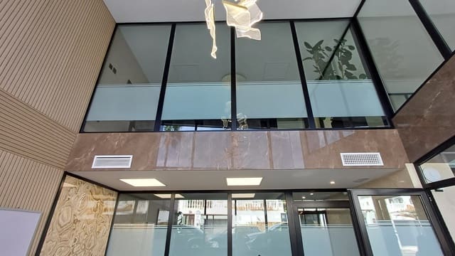 Toimisto vuokrattavana paikassa Golden Mile, Marbella mukana 
autotalli - 2 400 € (Ref: 8560826)