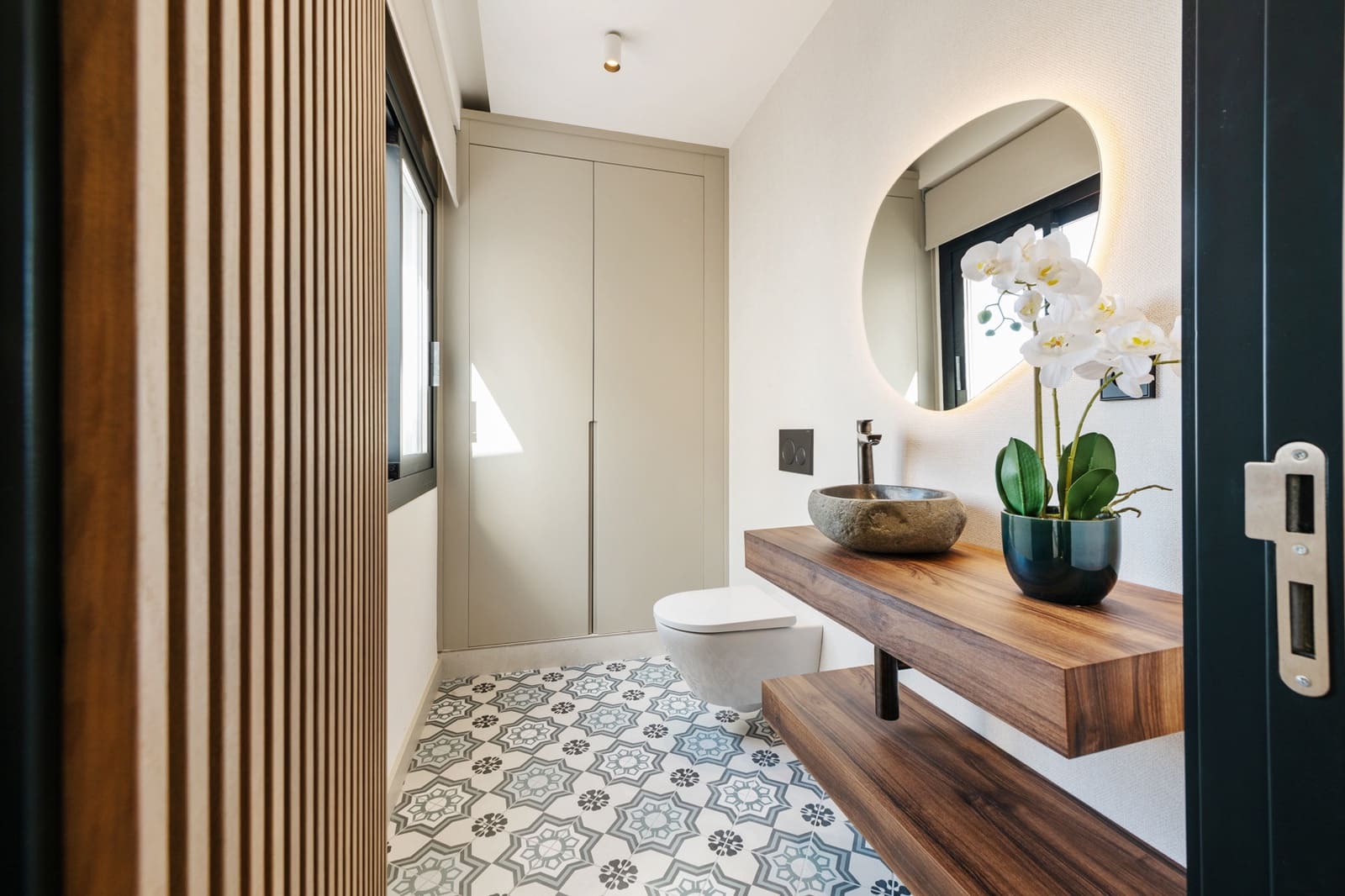 2 bedroom Apartment for sale in San Pedro de Alcantara with garage - € 499,000 (Ref: 8595351)