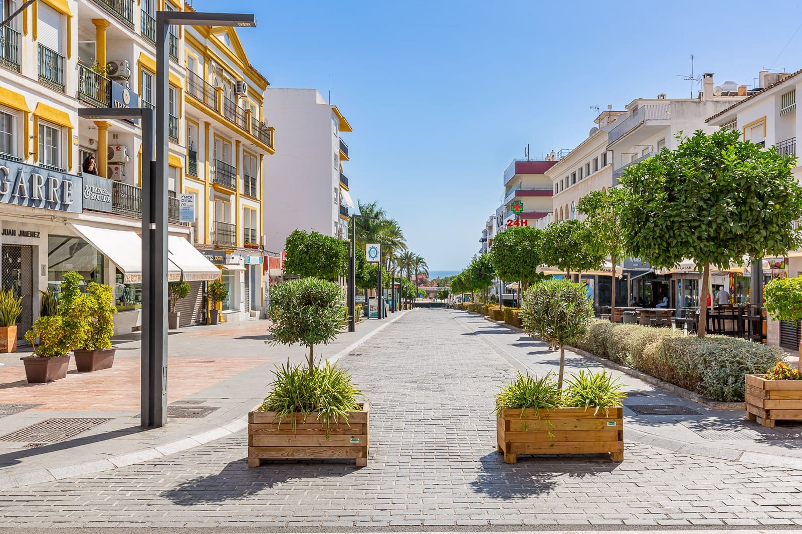 2 bedroom Apartment for sale in San Pedro de Alcantara with garage - € 499,000 (Ref: 8595351)