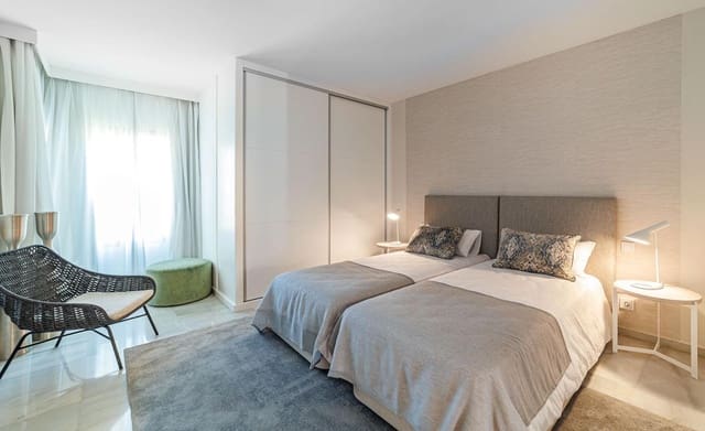 2 bedroom Apartment for rent in Puerto Banus, Marbella with pool - € 4,500 (Ref: 8596766)