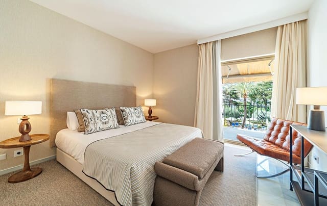 2 bedroom Apartment for rent in Puerto Banus, Marbella with pool - € 4,500 (Ref: 8596766)