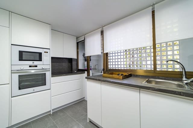 2 bedroom Apartment for rent in Puerto Banus, Marbella with pool - € 4,500 (Ref: 8596766)