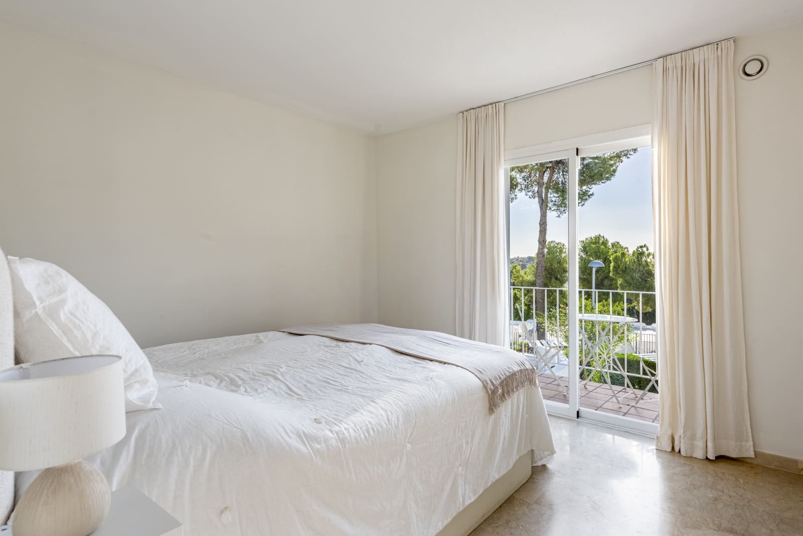 3 slaapkamer Huis te huur in Marbella met zwembad garage - € 2.900 (Ref: 8610089)