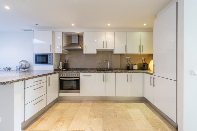 3 slaapkamer Huis te huur in Marbella met zwembad garage - € 2.700 (Ref: 8610089)