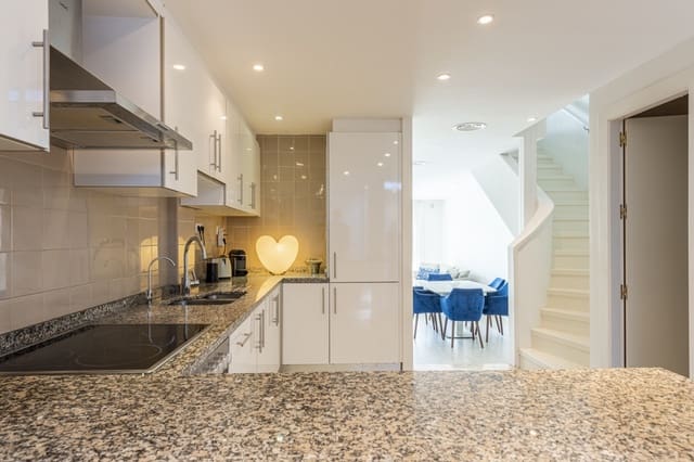 3 slaapkamer Huis te huur in Marbella met zwembad garage - € 2.700 (Ref: 8610089)