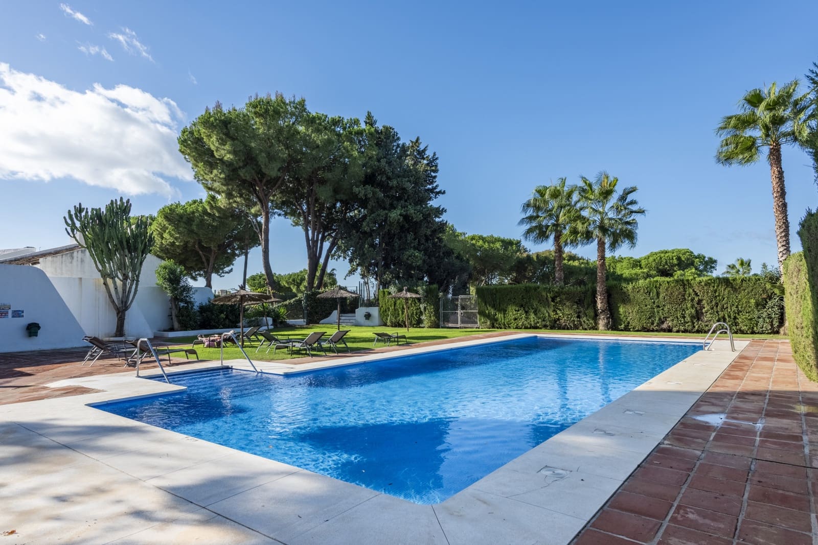 3 slaapkamer Huis te huur in Marbella met zwembad garage - € 2.900 (Ref: 8610089)