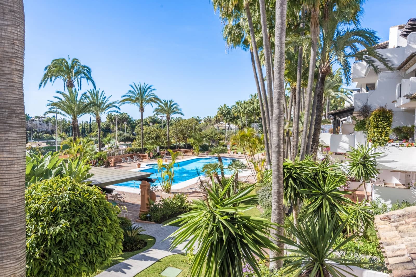 3 bedroom Penthouse for rent in Marbella with pool garage - € 15,000 (Ref: 8614264)