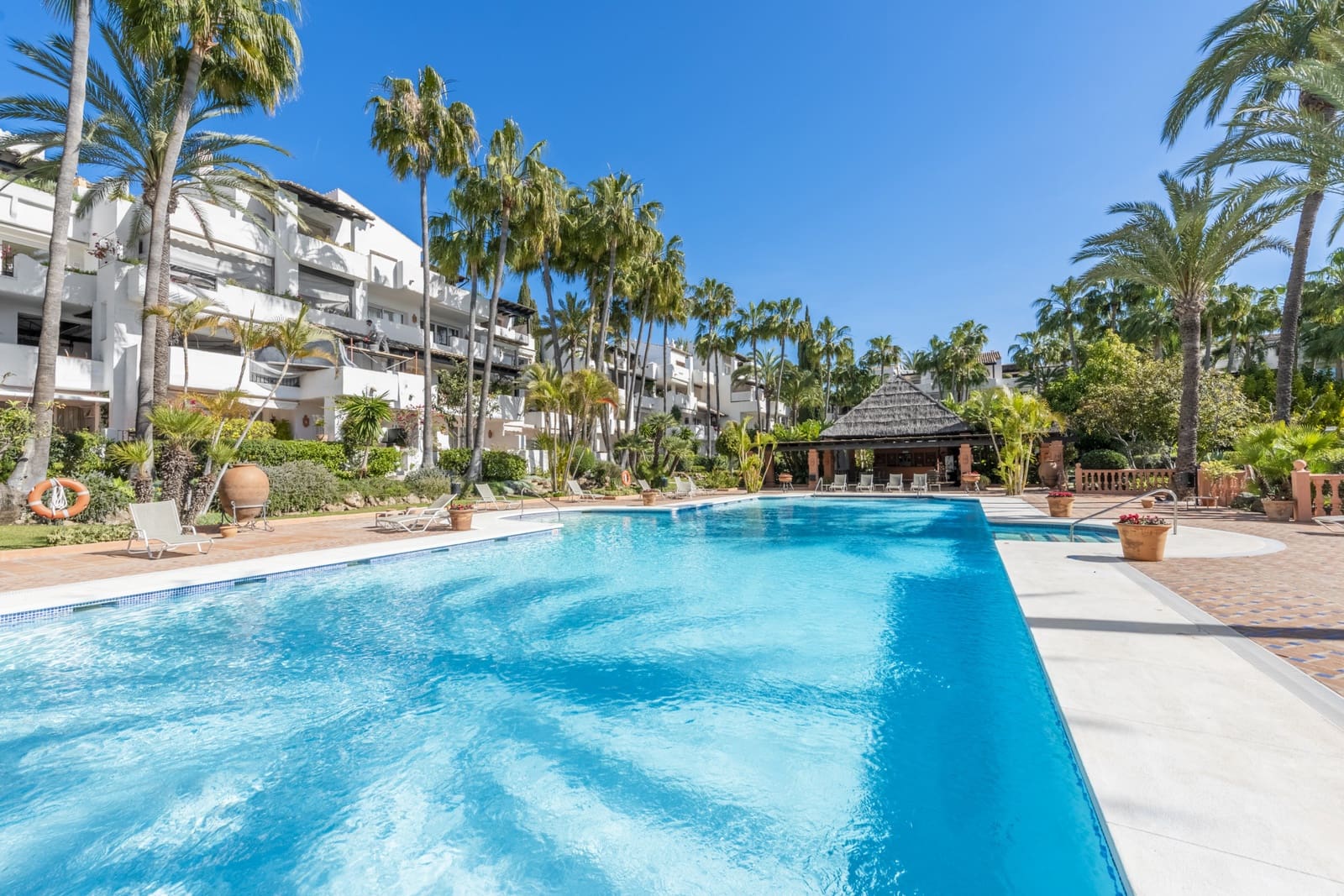3 bedroom Penthouse for rent in Marbella with pool garage - € 15,000 (Ref: 8614264)