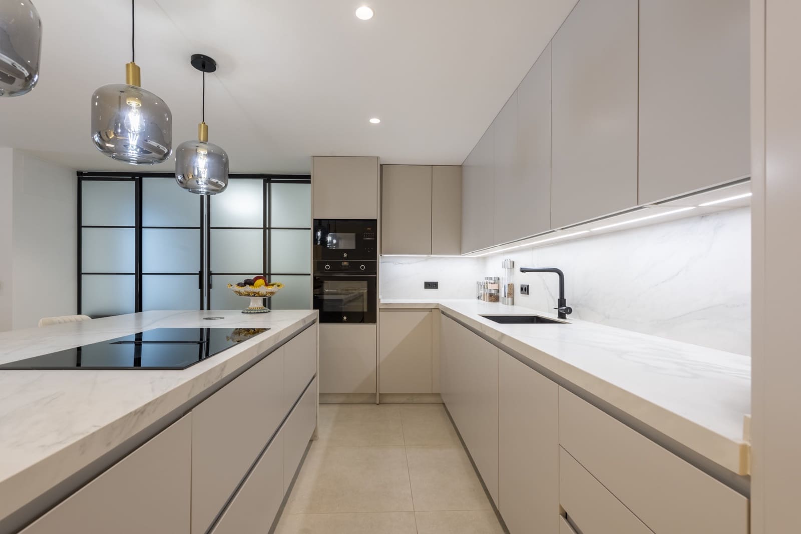 3 slaapkamer Appartement te koop in Marbella met zwembad garage - € 1.595.000 (Ref: 8630106)