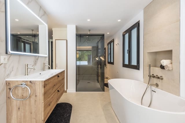 3 Zimmer Apartment zu verkaufen in Marbella mit Pool Garage - 1.595.000 € (Ref: 8630106)