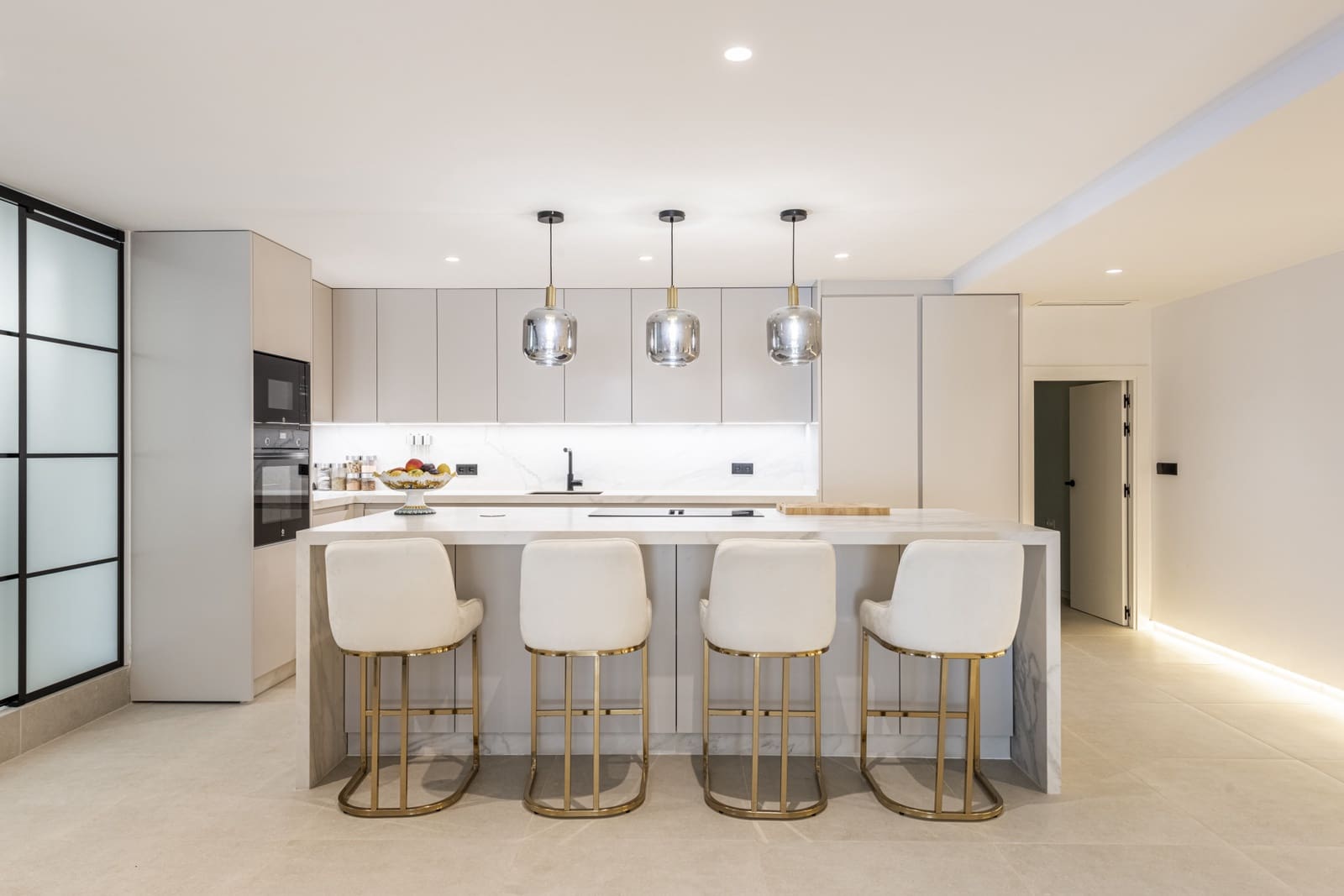 Apartamento de 3 habitaciones en Marbella en venta con piscina garaje - 1.325.000 € (Ref: 8630106)