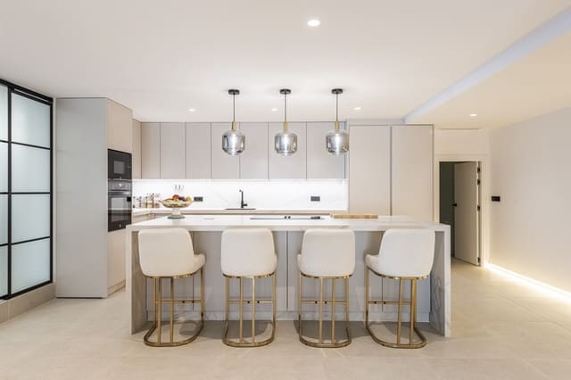 3 chambre Appartement à vendre à Marbella avec piscine garage - 1 250 000 € (Ref: 8630106)