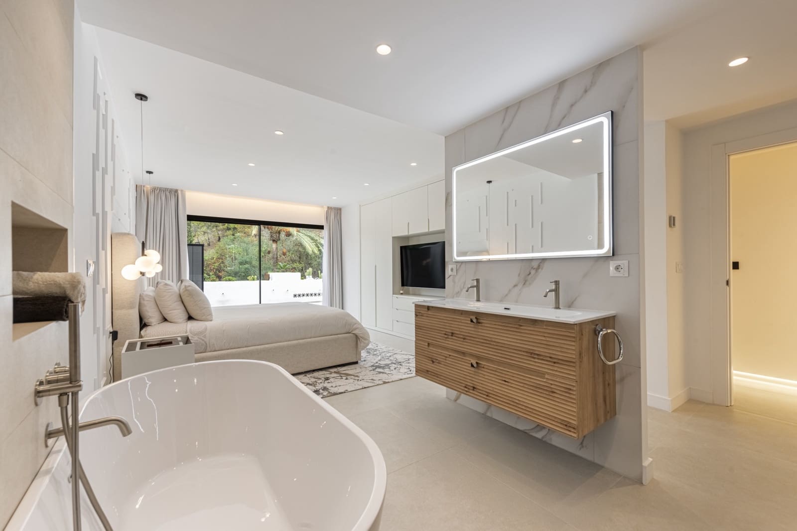 Apartamento de 3 habitaciones en Marbella en venta con piscina garaje - 1.325.000 € (Ref: 8630106)