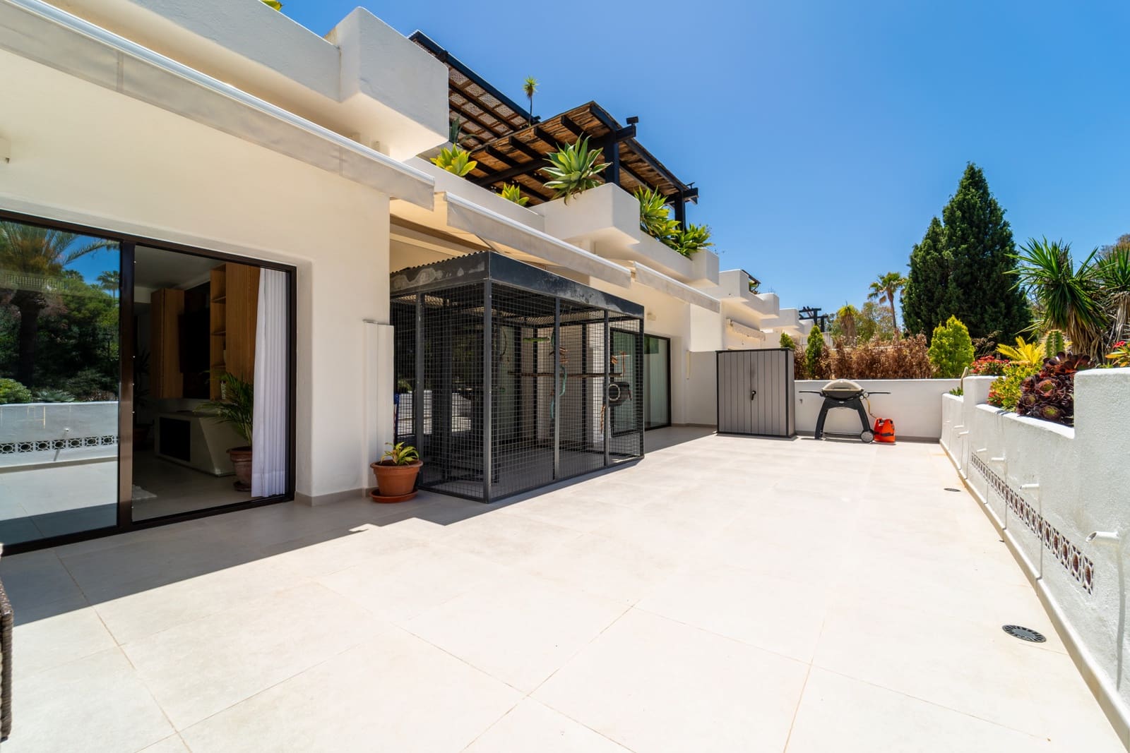 Apartamento de 3 habitaciones en Marbella en venta con piscina garaje - 1.325.000 € (Ref: 8630106)