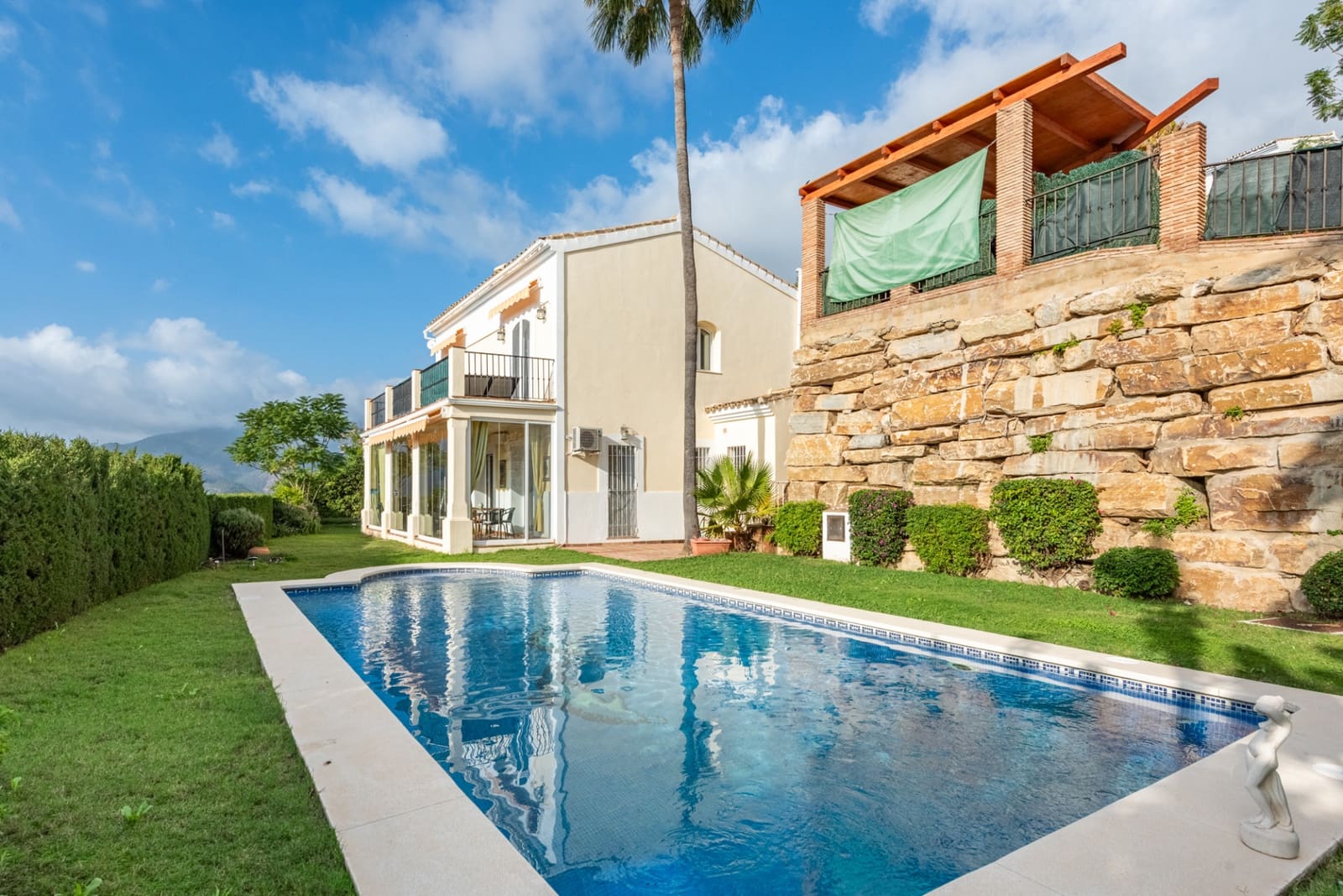 4 chambre Villa/Maison à vendre à Istan avec piscine garage - 965 000 € (Ref: 8636502)