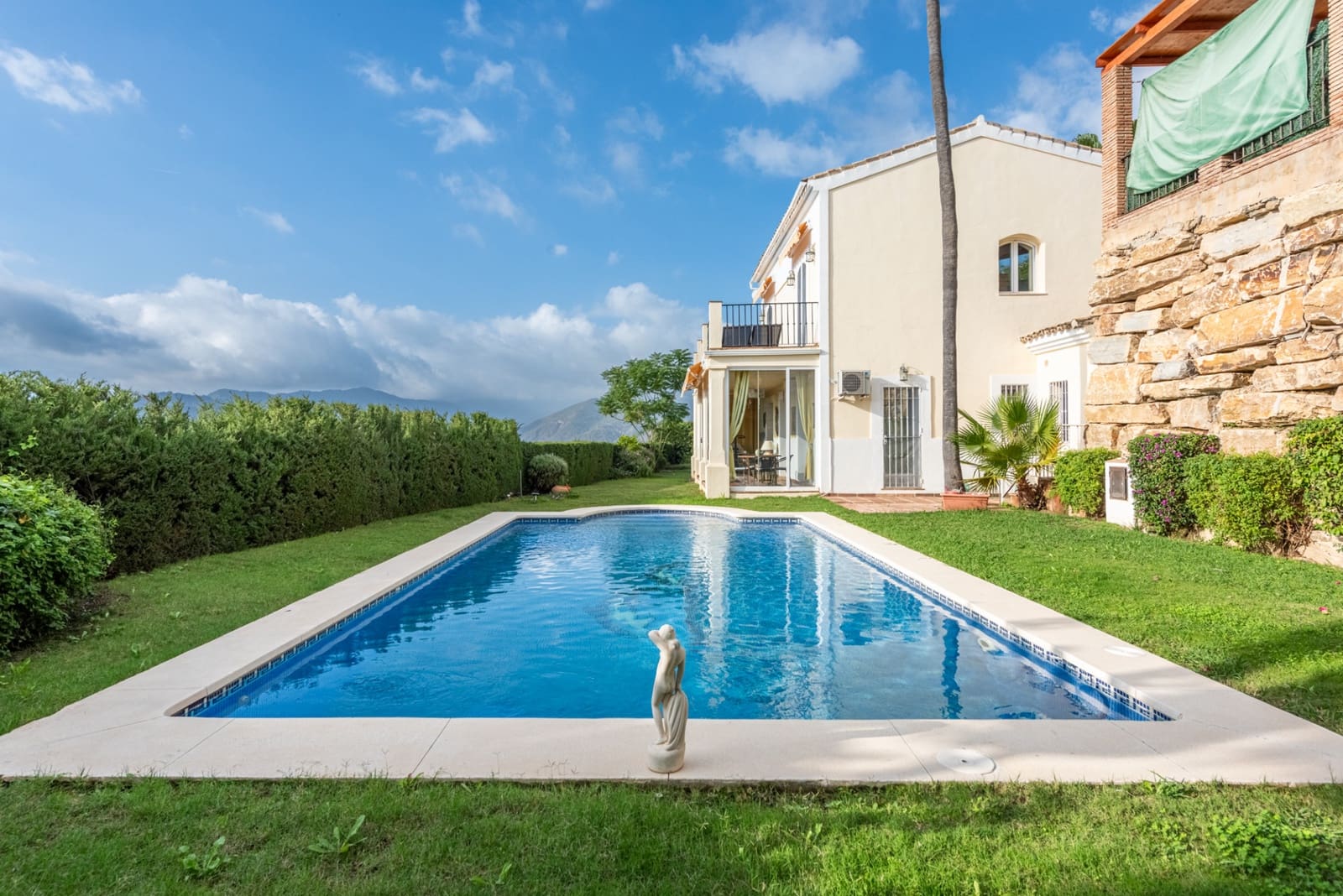 4 chambre Villa/Maison à vendre à Istan avec piscine garage - 965 000 € (Ref: 8636502)