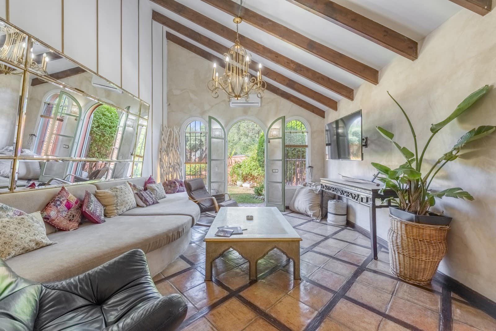 5 bedroom Villa for sale in Marbella with pool - € 2,295,000 (Ref: 8641088)