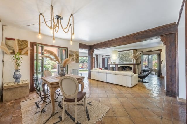 5 bedroom Villa for sale in Marbella with pool - € 2,295,000 (Ref: 8641088)