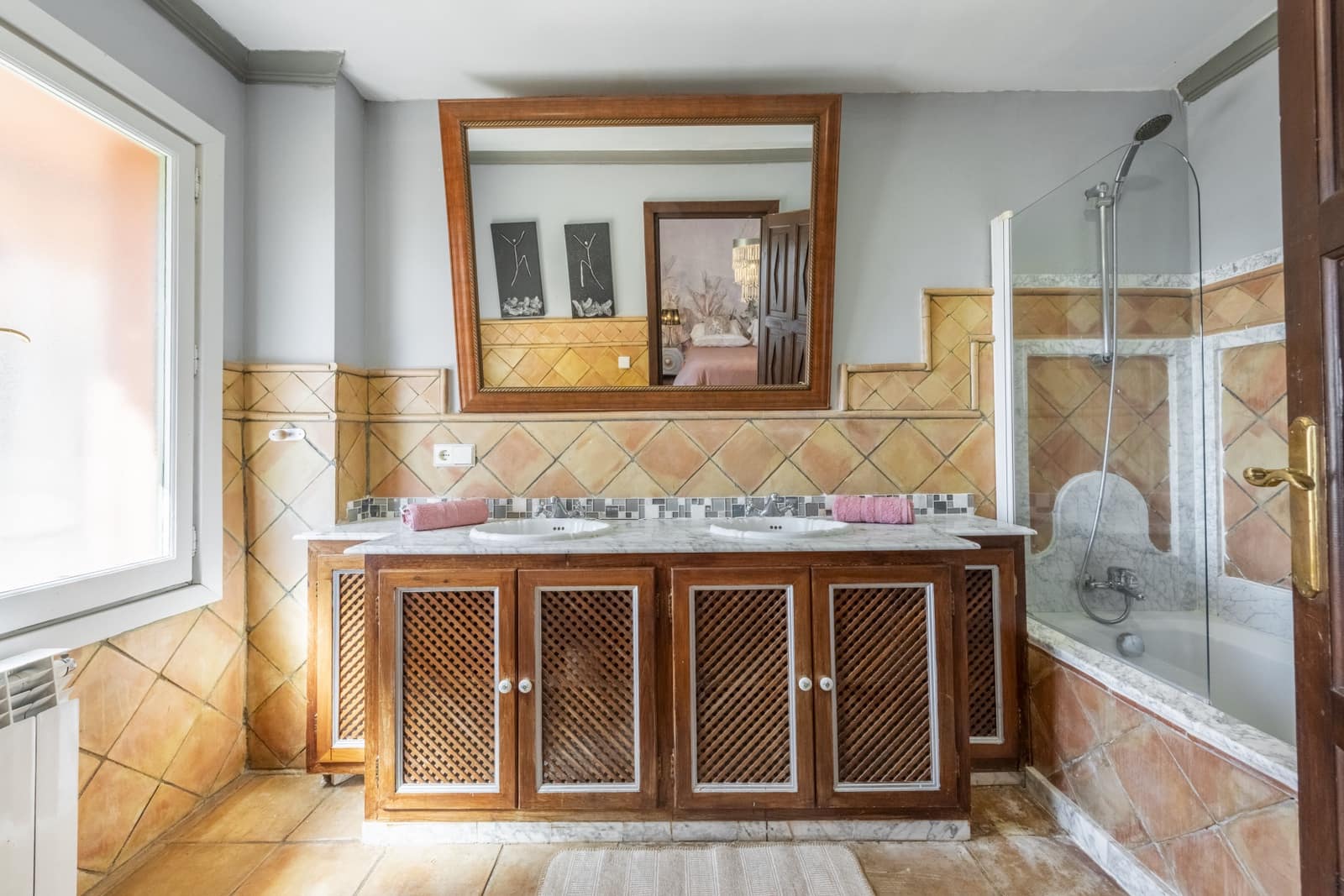 5 bedroom Villa for sale in Marbella with pool - € 2,295,000 (Ref: 8641088)