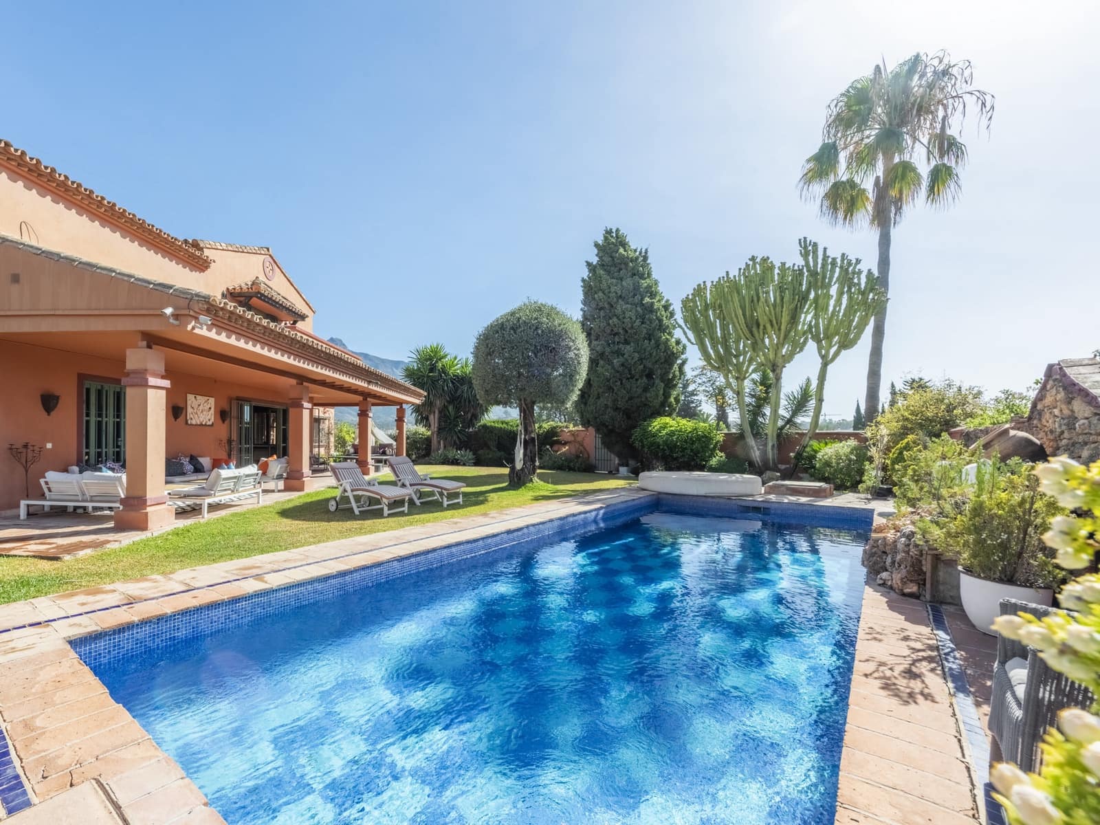 5 bedroom Villa for sale in Marbella with pool - € 2,295,000 (Ref: 8641088)