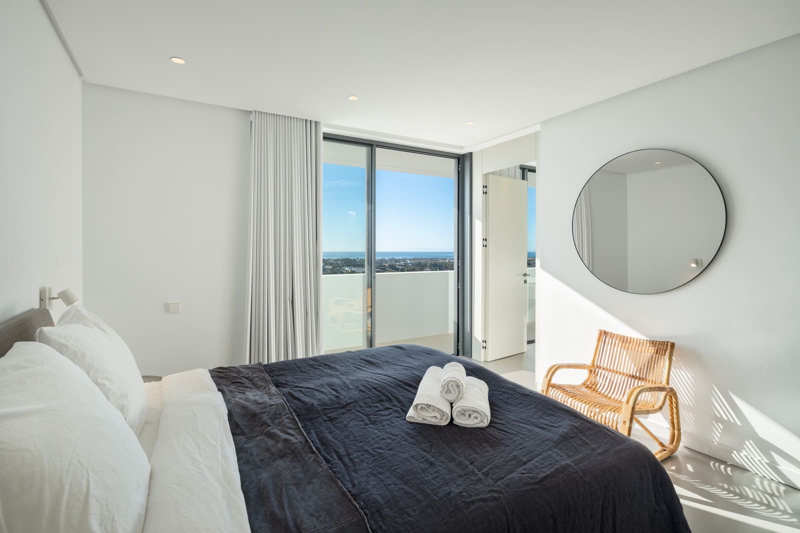 4 bedroom Villa for sale in Benahavis with pool garage - € 3,995,000 (Ref: 8671930)