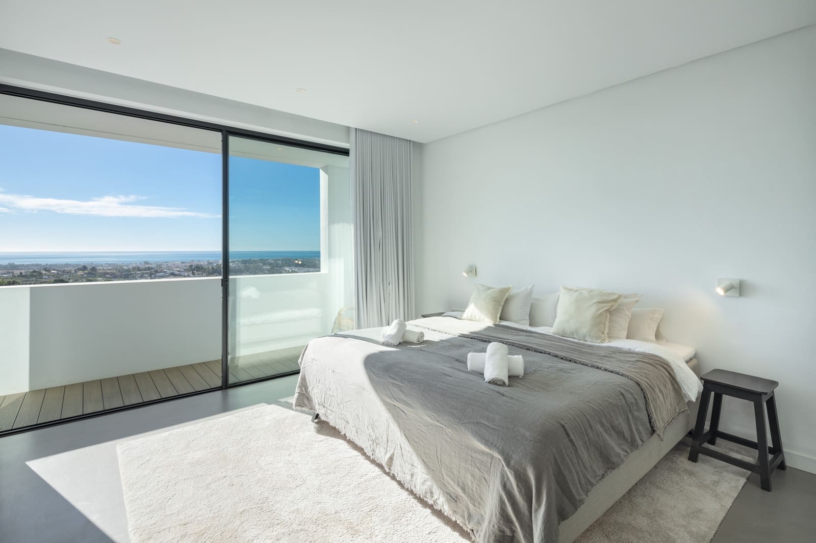 4 bedroom Villa for sale in Benahavis with pool garage - € 3,995,000 (Ref: 8671930)