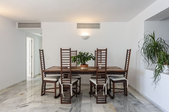 2 slaapkamer Appartement te koop in Puerto Banus, Marbella met garage - € 1.150.000 (Ref: 8679711)