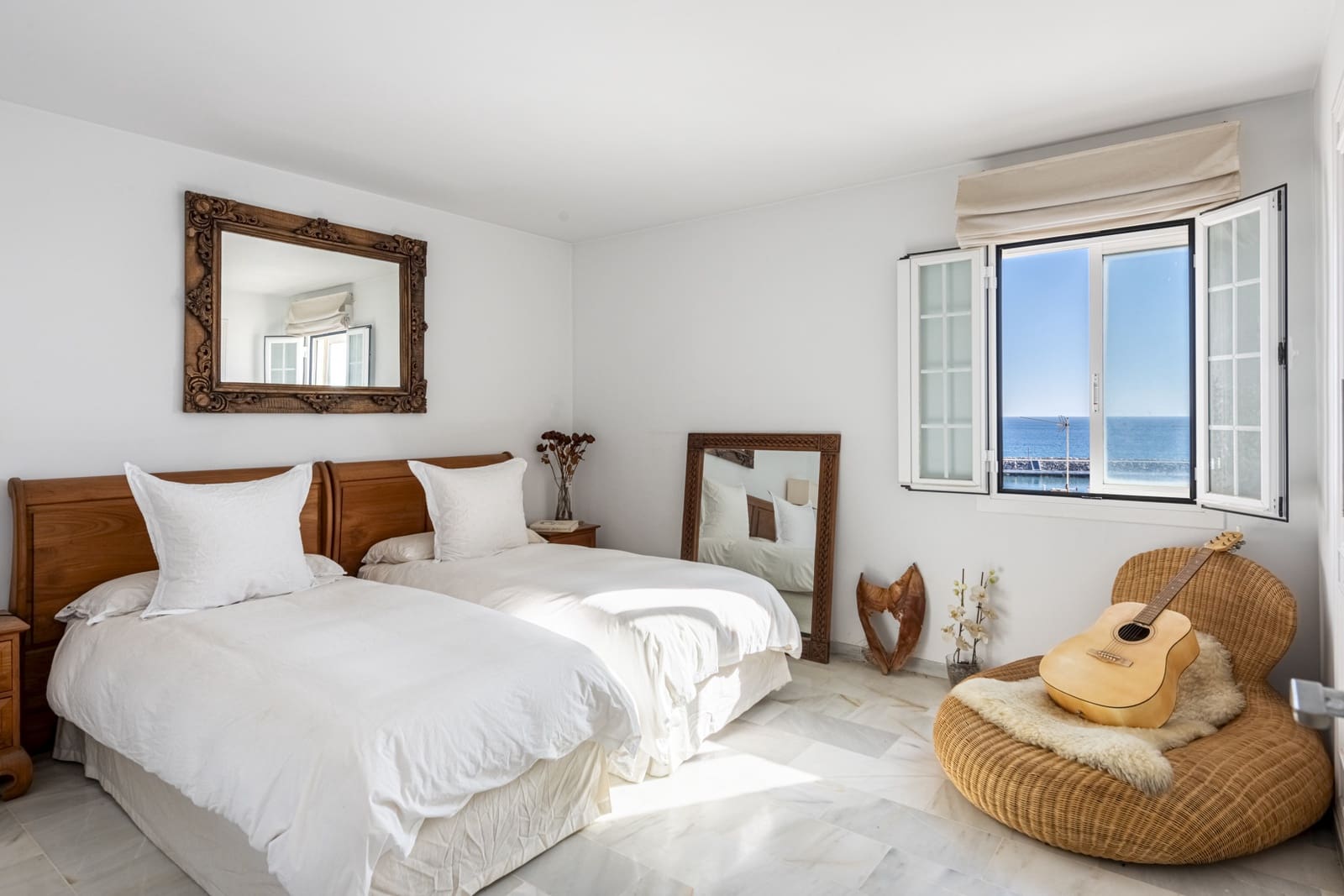 2 bedroom Apartment for sale in Puerto Banus with garage - € 1,150,000 (Ref: 8679711)