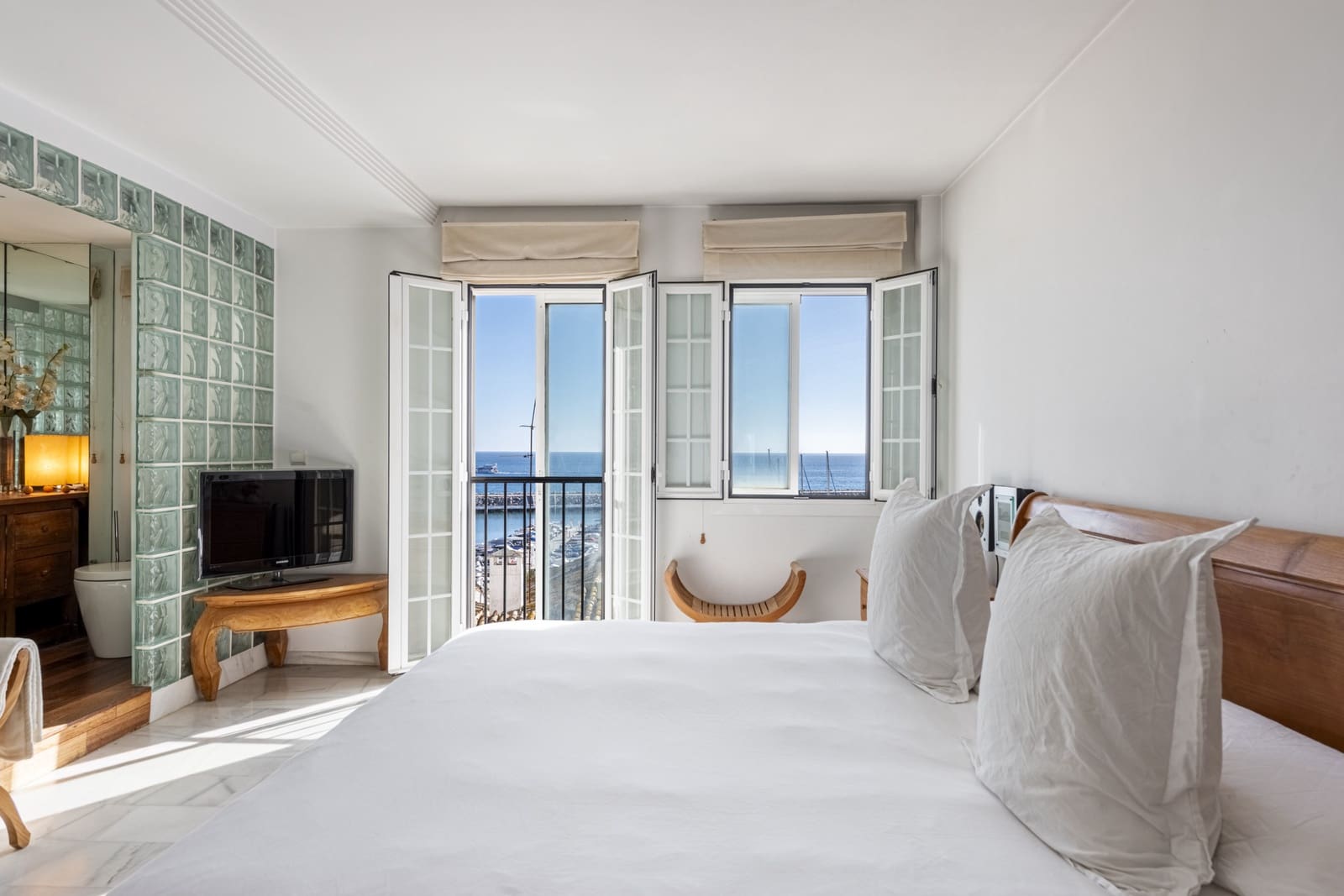 2 bedroom Apartment for sale in Puerto Banus with garage - € 1,150,000 (Ref: 8679711)