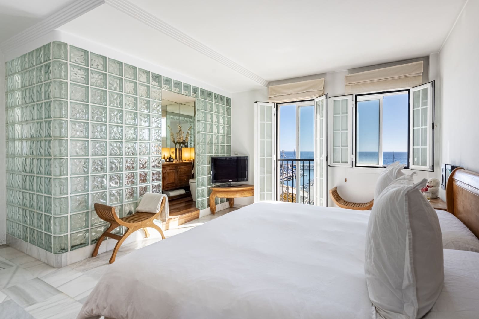 2 bedroom Apartment for sale in Puerto Banus with garage - € 1,150,000 (Ref: 8679711)