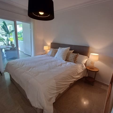 2 slaapkamer Appartement te huur in Marbella met zwembad garage - € 2.100 (Ref: 8683085)