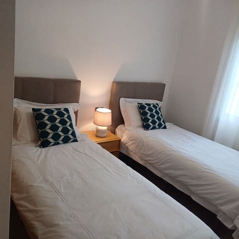 2 slaapkamer Appartement te huur in Marbella met zwembad garage - € 2.100 (Ref: 8683085)