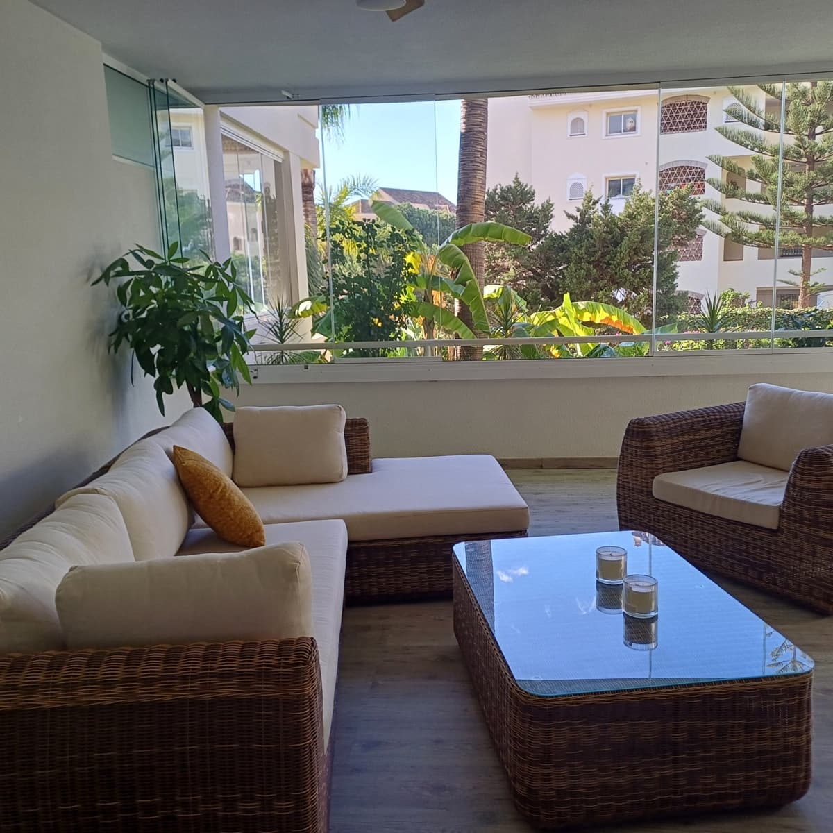 2 sovrum Lägenhet att hyra i Marbella med pool garage - 2 100 € (Ref: 8683085)
