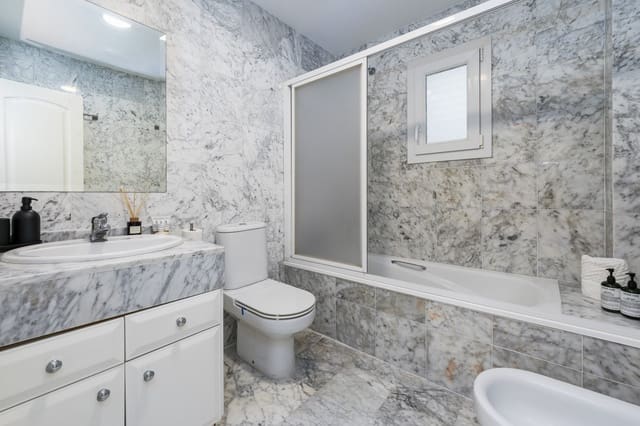 4 bedroom Apartment for sale in Marbella with pool garage - € 1,595,000 (Ref: 8687457)