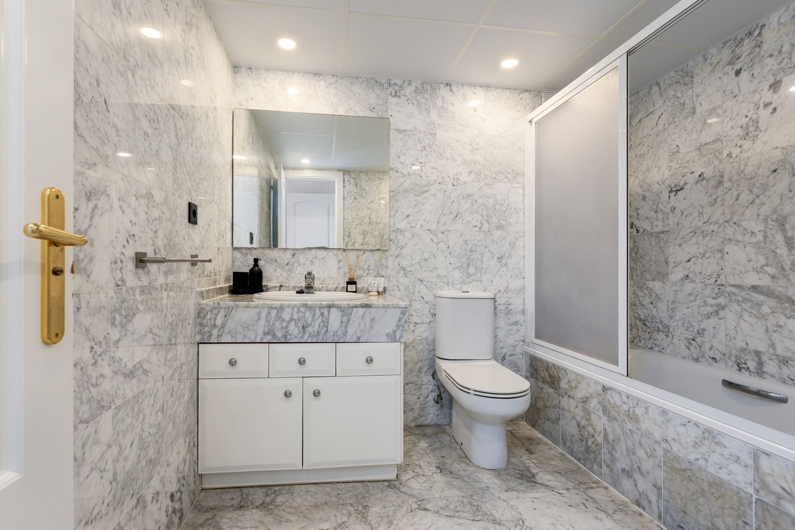 4 bedroom Apartment for sale in Marbella with pool garage - € 1,595,000 (Ref: 8687457)