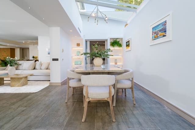 6 bedroom Villa for sale in Marbella with pool garage - € 2,350,000 (Ref: 8697998)