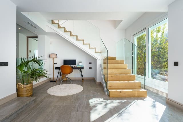 6 bedroom Villa for sale in Marbella with pool garage - € 2,350,000 (Ref: 8697998)