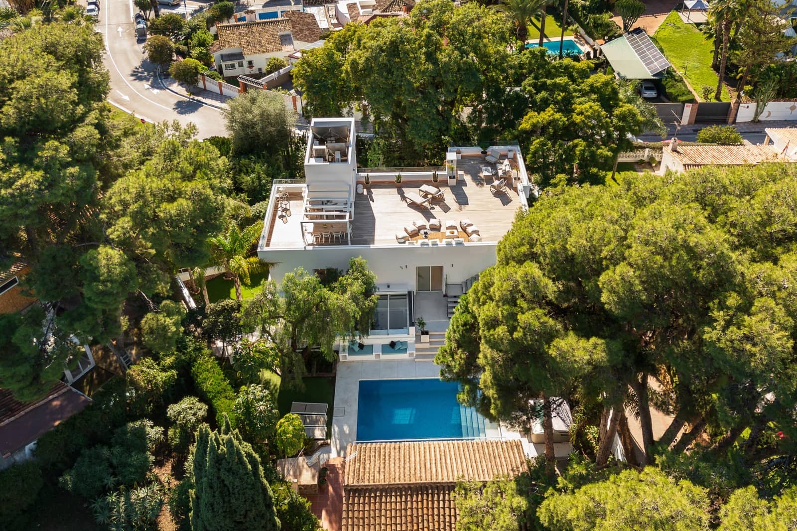 6 bedroom Villa for sale in Marbella with pool garage - € 2,190,000 (Ref: 8697998)