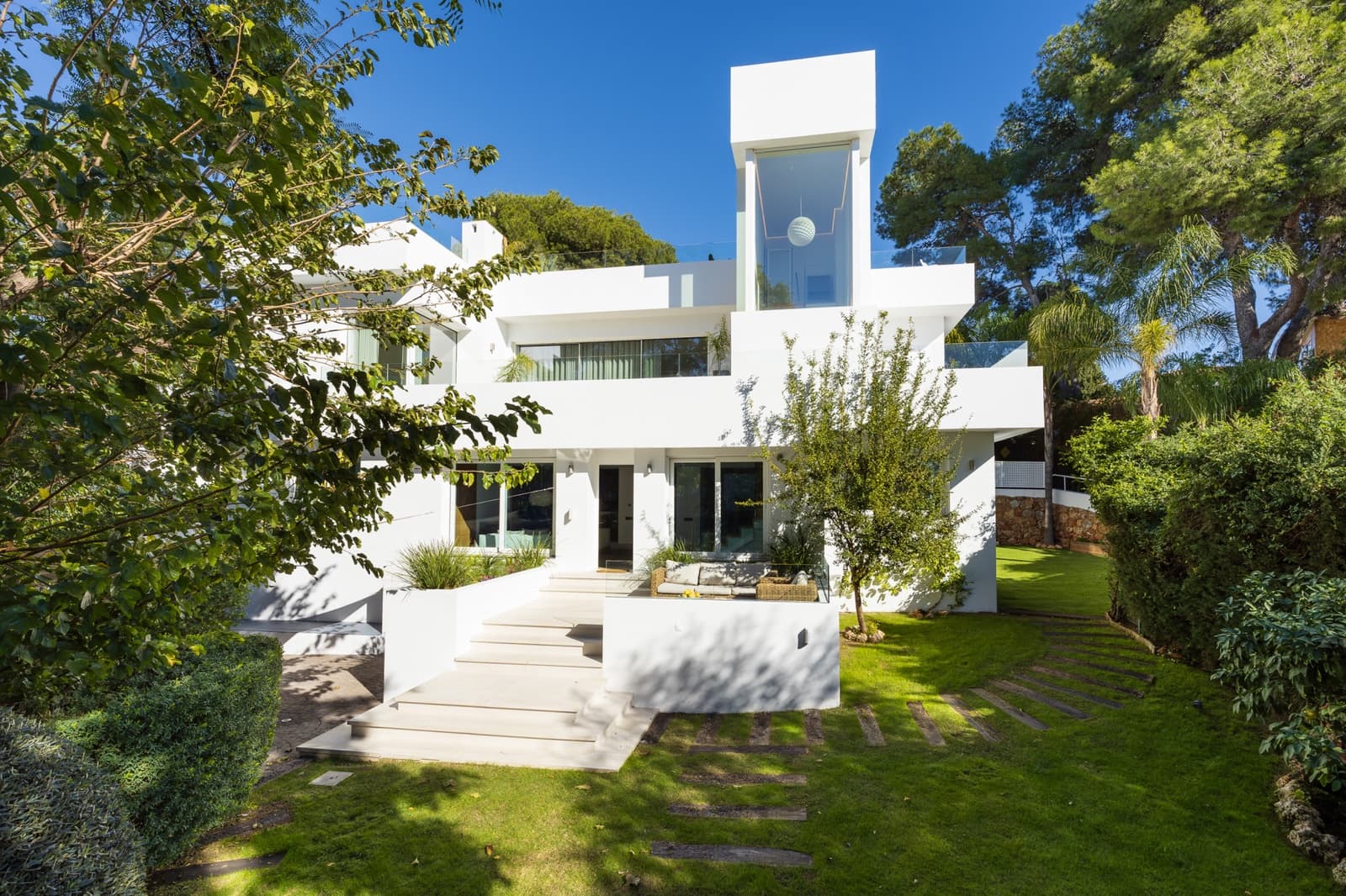 6 bedroom Villa for sale in Marbella with pool garage - € 2,190,000 (Ref: 8697998)