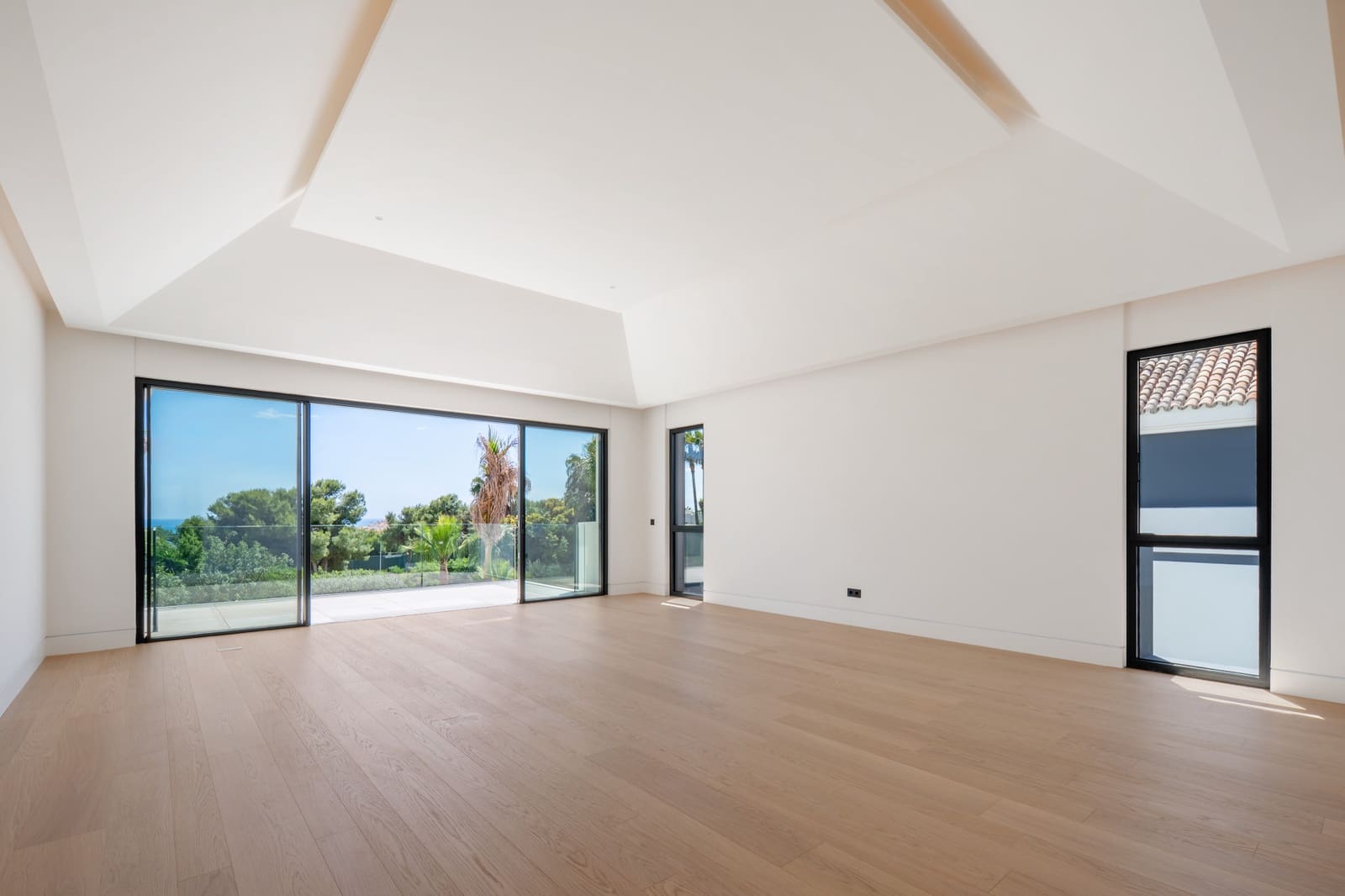 6 bedroom Villa for sale in Marbella with pool garage - € 9,300,000 (Ref: 8702805)