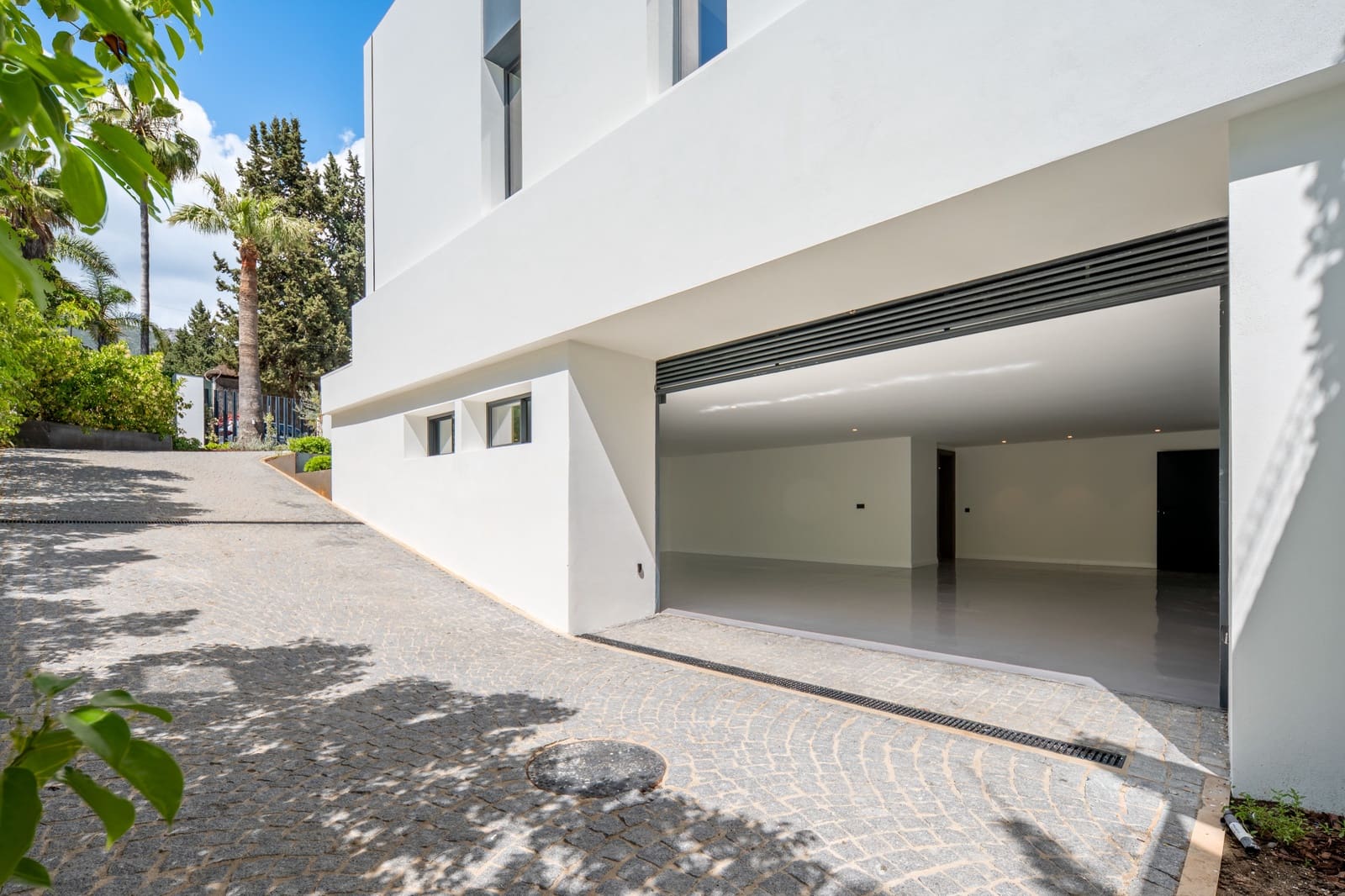 6 bedroom Villa for sale in Marbella with pool garage - € 9,300,000 (Ref: 8702805)