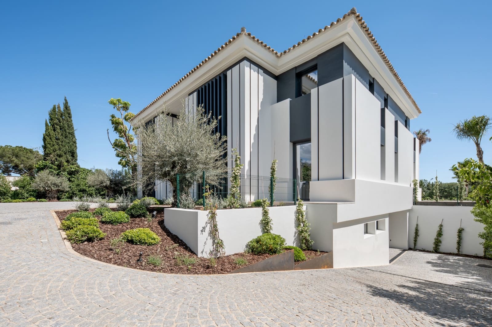6 bedroom Villa for sale in Marbella with pool garage - € 9,300,000 (Ref: 8702805)