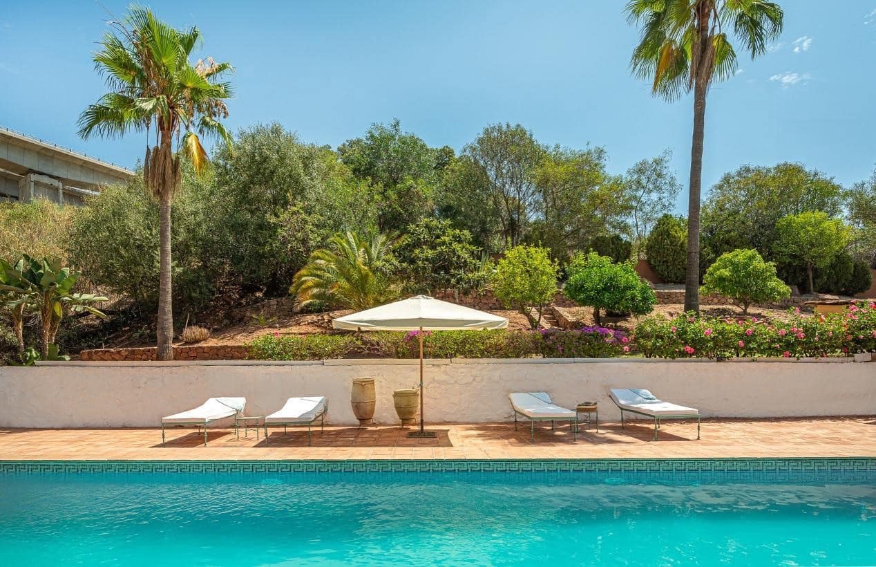 3 camera da letto Villa da affittare in Istan con piscina garage - 8.500 € (Rif: 8719235)