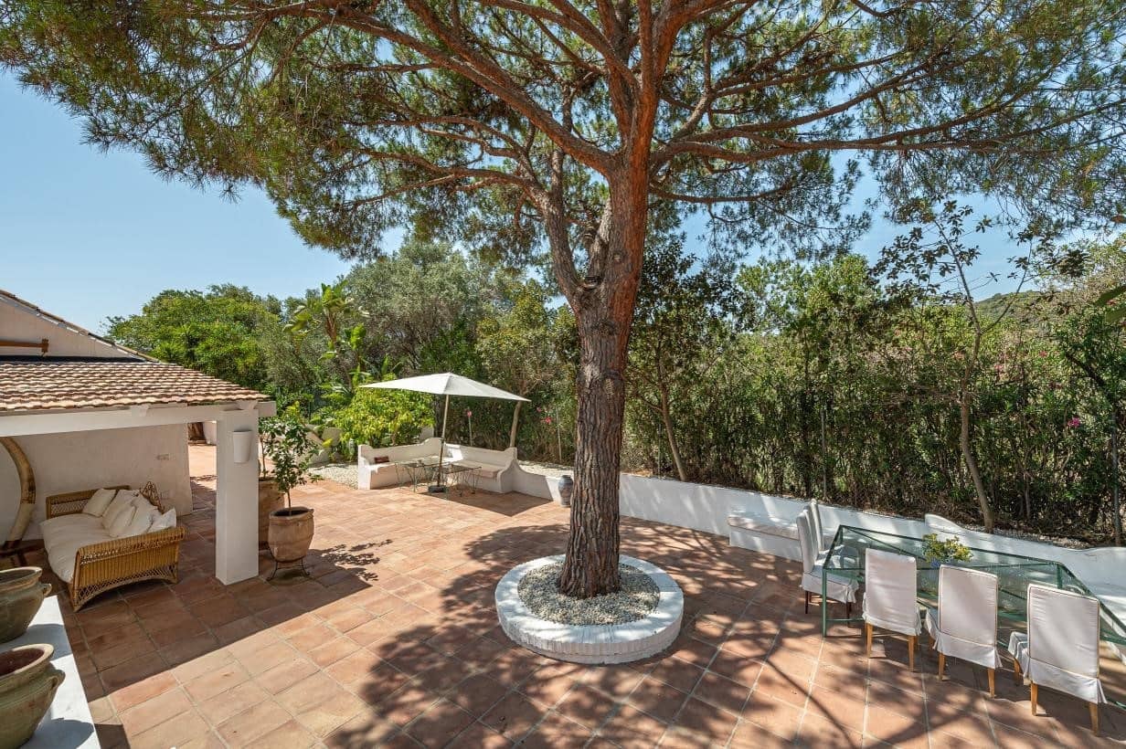 3 camera da letto Villa da affittare in Istan con piscina garage - 8.500 € (Rif: 8719235)