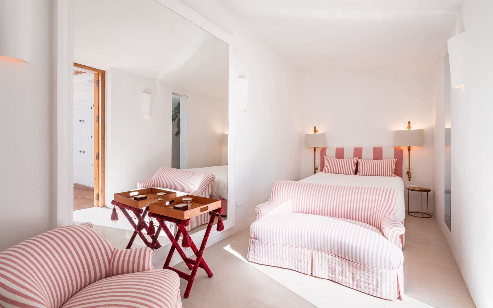 3 camera da letto Villa da affittare in Istan con piscina garage - 8.500 € (Rif: 8719235)